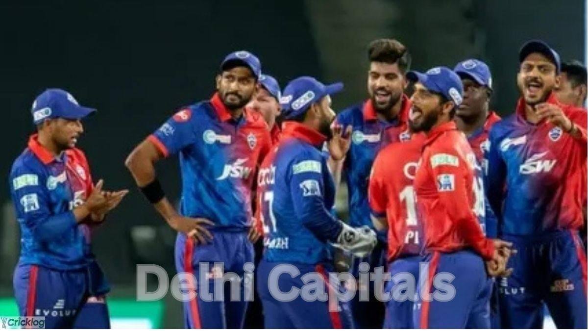 Delhi Capitals players celebrating wicket
